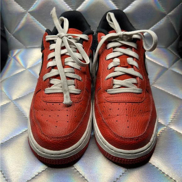 Nike Airforce 1 LV8 1 Mystic Red Black - Picture 2 of 9